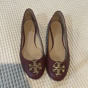 Tory Burch Red and Gold Flats Elegant Design